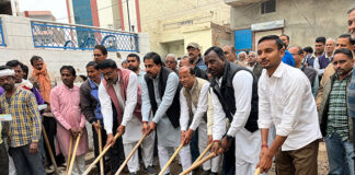 वार्ड में आरसीसी रोड़ के निर्माण कार्य का शुभारंभ