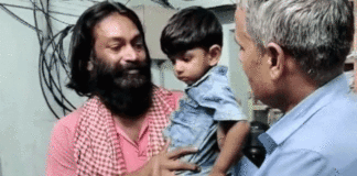 मां से नहीं किडनैपर से लिपटकर रोने लगा बच्चा, भावुक कर देगा ये VIRAL वीडियो, जानें पूरा माजरा