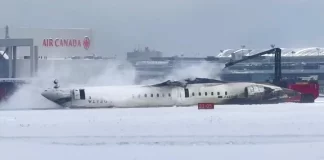 Toronto Delta Crash: टोरंटो में प्लेन क्रैश के बाद उल्टे लटके पैसेंजर्स, देखिए VIDEO