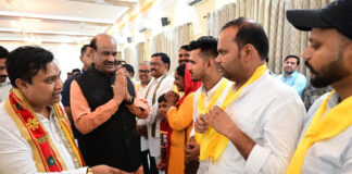 लोकसभा स्पीकर ओम बिड़ला से मुलाकात कर क्षेत्र के सामाजिक मुद्दों पर चर्चा की