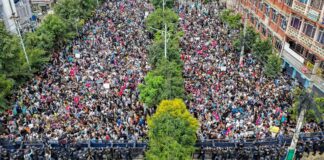 Nepal Protest: सोशल मीडिया बैन करने पर भड़का नेपाल का Gen-Z, देखिए बवाल के VIDEO