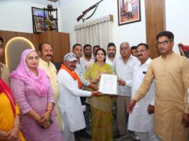 भाजपा महिला मोर्चा की प्रदेशाध्यक्ष ने माता जी के दर्शन किये