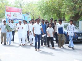 मूलभूत सुविधाओं की मांग को लेकर 2 केएनजे के ग्रामीणों की कलेक्ट्रेट तक पदयात्रा