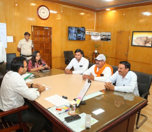 चैत्र नवरात्र मेले की व्यवस्थाओं को लेकर मां भद्रकाली क्षेत्र विकास सेवा समिति का जिला कलेक्टर को ज्ञापन