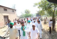 अटल भू-जल योजना की अनुदान राशि को लेकर किसानों का कृषि विभाग पर जोरदार प्रदर्शन