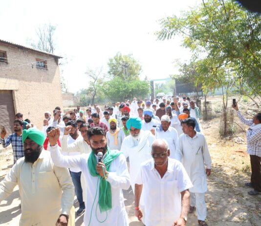 अटल भू-जल योजना की अनुदान राशि को लेकर किसानों का कृषि विभाग पर जोरदार प्रदर्शन