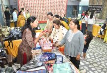 बच्चों की क्राफ्ट व महिलाओं की कुकिंग प्रतियोगिता कराई