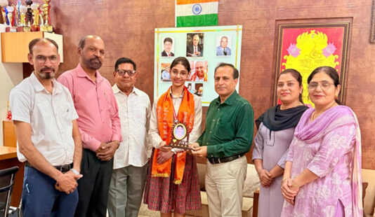 छोटी उम्र, बड़ा नवाचार: डी ए वी की वर्तिका का स्मार्ट हेलमेट इंस्पायर अवार्ड के लिए चयनित