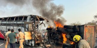 आंध्र प्रदेश बस हादसा: टिपर से टक्कर के बाद बस में लगी आग, 14 लोगों की मौत, कई झुलसे