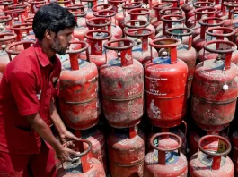 आज से गैस सिलेंडर 994 रुपए तक महंगा, यहां चेक करें लेटेस्ट रेट