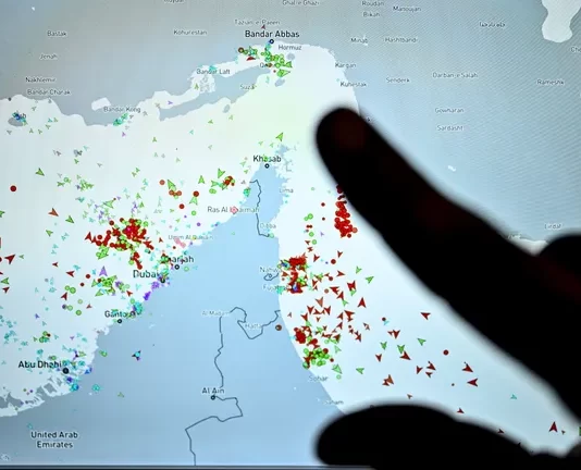 LPG ला रहे 2 भारतीय जहाजों ने Strait of Hormuz पार किया, जानिए क्या-क्या आ रहा है भारत?