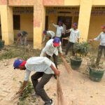 विद्यालय परिसर, खेल मैदान में स्वच्छता अभियान चलाया