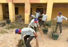 विद्यालय परिसर, खेल मैदान में स्वच्छता अभियान चलाया