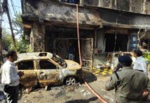 चार्जिंग में लगी इलेक्ट्रिक कार में ब्लास्ट, पूरा घर जलकर खाक, 8 लोगों की जलकर मौत