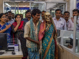 कब्र से बहन का कंकाल निकालकर बैंक पहुंचा भाई, जानिए क्या है 19,300 रुपये की कहानी?