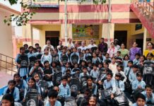 डॉ. भीमराव अंबेडकर जयंती पर बच्चों को वितरित किए स्कूल बैग