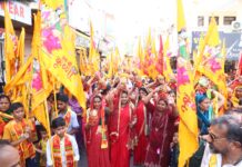 श्रीमद् भागवत कथा के शुभारंभ पर निकली भव्य कलश यात्रा