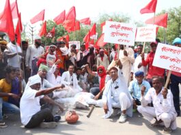 सिलेंडर के बढ़े दामों के विरोध में सीटू का प्रदर्शन, पीएम मोदी का पुतला फूंका