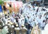 कलैक्ट्रेट पर ग्रामीणों का हंगामा, पुलिस से तीखी बहसबाजी के बाद मुख्यमंत्री के नाम सौंपा ज्ञापन
