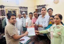 *इंदिरा कॉलोनी व सूर्य नगर की विद्युत समस्याओं पर निगम से हुई वार्ता*
