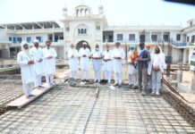 गुरू की अरदास के बाद निर्माणाधीन गुरूद्वारा भवन के भूमिगत तल का पड़ा लेंटर