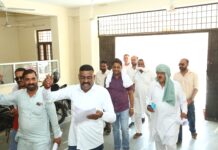 जीएसएम 40 यूपी की कमी पर शराब ठेकेदारों का प्रदर्शन