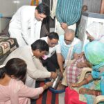 मातृत्व वंदन एवं मातृत्व पूजन कार्यक्रम में बुजुर्ग माताओं का सम्मान