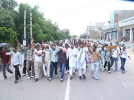 पीटीआई भर्ती में पद बढ़ाने की मांग को लेकर अभ्यर्थियों का प्रदर्शन