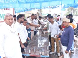 श्री अमृत सेवा समिति ने भीषण गर्मी में लगाई ठंडे मीठे जल व जलजीरा की छबील