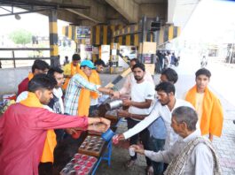 भीषण गर्मी में प्यासों के लिए लगाई गई मीठे शरबत की सेवा