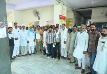 गुणवत्ताहीन नहर निर्माण पर किसानों का विरोध, कार्य रुकवाने की मांग