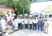 शिक्षकों-विद्यार्थियों की समस्याओं के समाधान की मांग को लेकर सौंपा ज्ञापन
