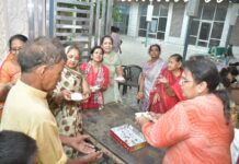 सोमवती अमावस्या पर महिला सत्संग मंडल ने लगाया भंडारा