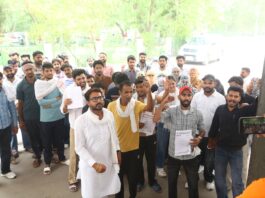 पीटीआई भर्ती में पद बढ़ाने की मांग को लेकर विद्यार्थियों ने सौंपा ज्ञापन