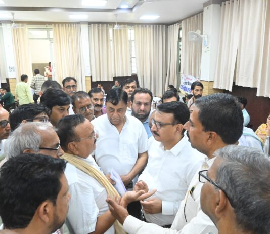 शहरी सेवा शिविर में मुखर्जी कॉलोनी व एच एच एरिया की जलभराव समस्या उठाई