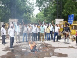 प्रभारी मंत्री का पुतला फूंक जताया विरोध, 1 जुलाई को जयपुर विधानसभा कूच का ऐलान