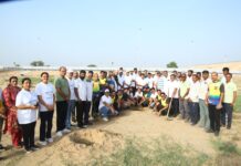 डॉक्टर्स फॉर सोसायटी व मानव उत्थान सेवा समिति ने लिया पौधों की देखरेख का संकल्प