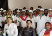 हस्तनिर्मित अगरबत्ती निर्माण प्रशिक्षण शिविर का समापन