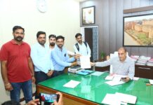 नर्सेज संयुक्त संघर्ष समिति ने मुख्यमंत्री के नाम सौंपा ज्ञापन