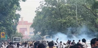 इंडिया हिला, संसद तक पहुंचे कॉकरोच, अभिजीत दीपके को दिल्ली पुलिस ने हिरासत में लिया