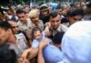 PM आवास के बाहर कांग्रेस का धरना प्रदर्शन, राहुल-प्रियंका को पुलिस ने किया डिटेन, देखें VIDEO