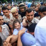 PM आवास के बाहर कांग्रेस का धरना प्रदर्शन, राहुल-प्रियंका को पुलिस ने किया डिटेन, देखें VIDEO