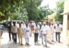 बिजली विभाग की लेटलतीफी पर किसानों का फूटा गुस्सा