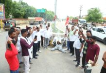 किसानों पर मॉकड्रिल में लाठीचार्ज के प्रदर्शन का आरोप, किसान सभा ने जताया विरोध