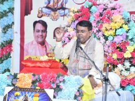 श्री शिव महापुराण कथा में उमड़ रही श्रद्धालुओं की भीड़