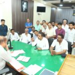 हाउसिंग बोर्ड कॉलोनी में जलभराव से परेशान लोगों ने प्रशासन से लगाई गुहार