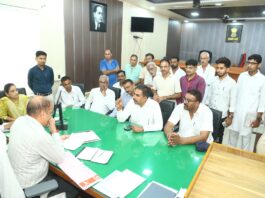 हाउसिंग बोर्ड कॉलोनी में जलभराव से परेशान लोगों ने प्रशासन से लगाई गुहार