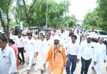नशे के खिलाफ कार्रवाई कर रहे अधिकारी के तबादले के प्रयासों का विरोध, पुलिस अधीक्षक को सौंपा ज्ञापन