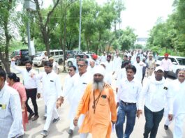नशे के खिलाफ कार्रवाई कर रहे अधिकारी के तबादले के प्रयासों का विरोध, पुलिस अधीक्षक को सौंपा ज्ञापन