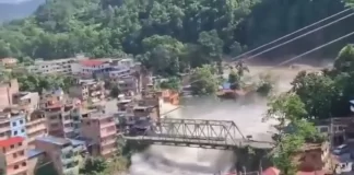 नेपाल में भारी तबाही, कैमरे में कैद हुआ डरावना मंजर, 400 लापता, 17 मौतें
